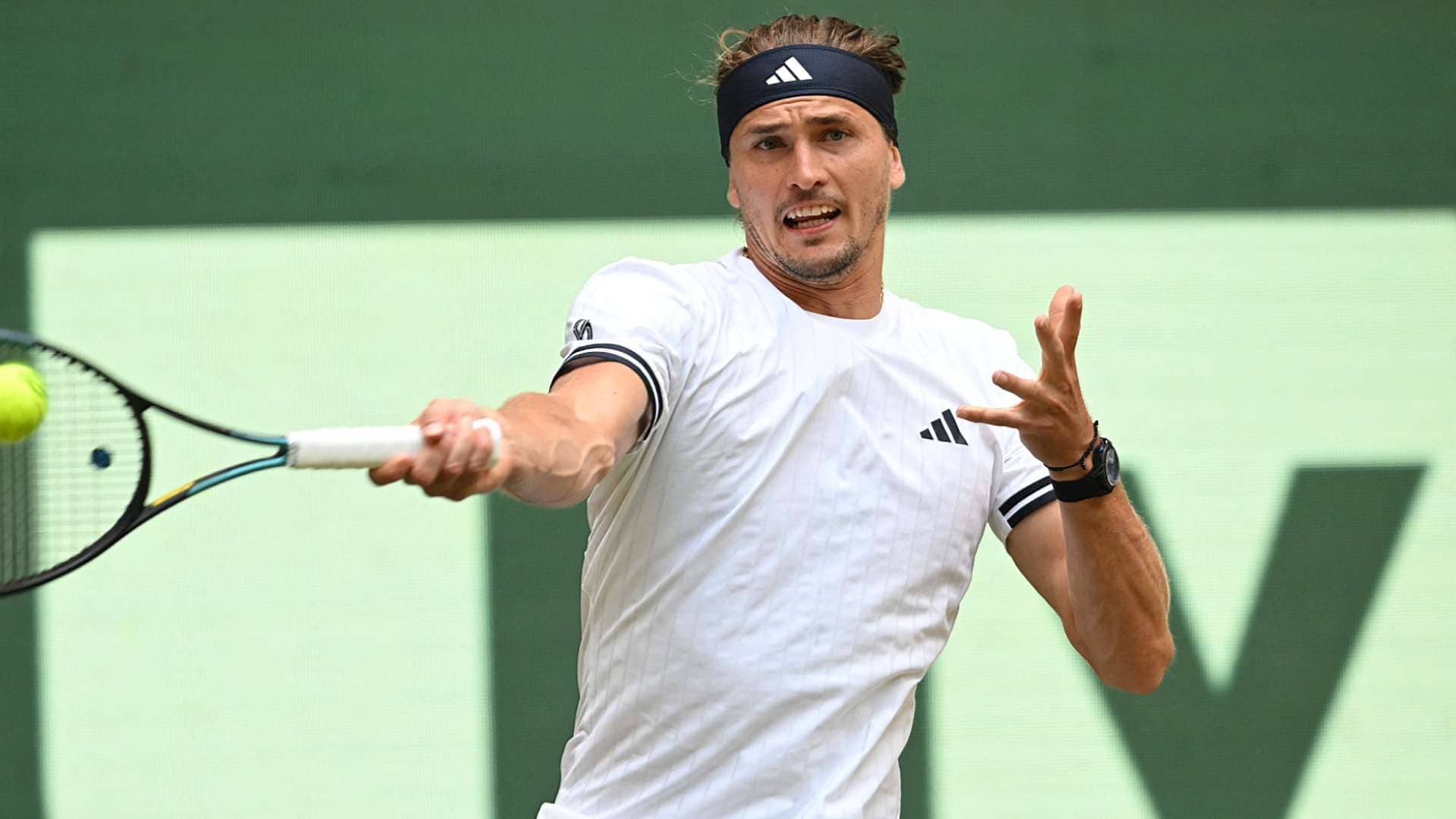 Alexander Zverev in action on Thursday in Halle.