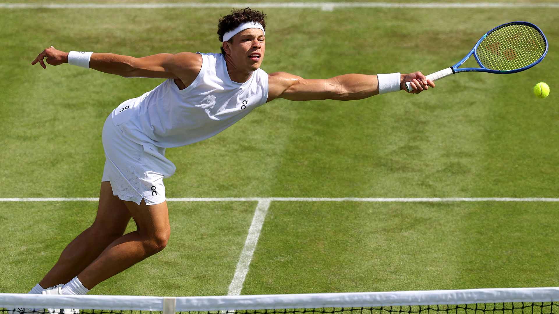 Ben Shelton falls to Otto Virtanen in five sets Tuesday at Wimbledon.